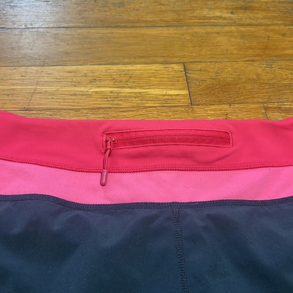 Lululemon The Groovy Run Shorts in Black & Pink Stripe, size 4 - Picture 9 of 11